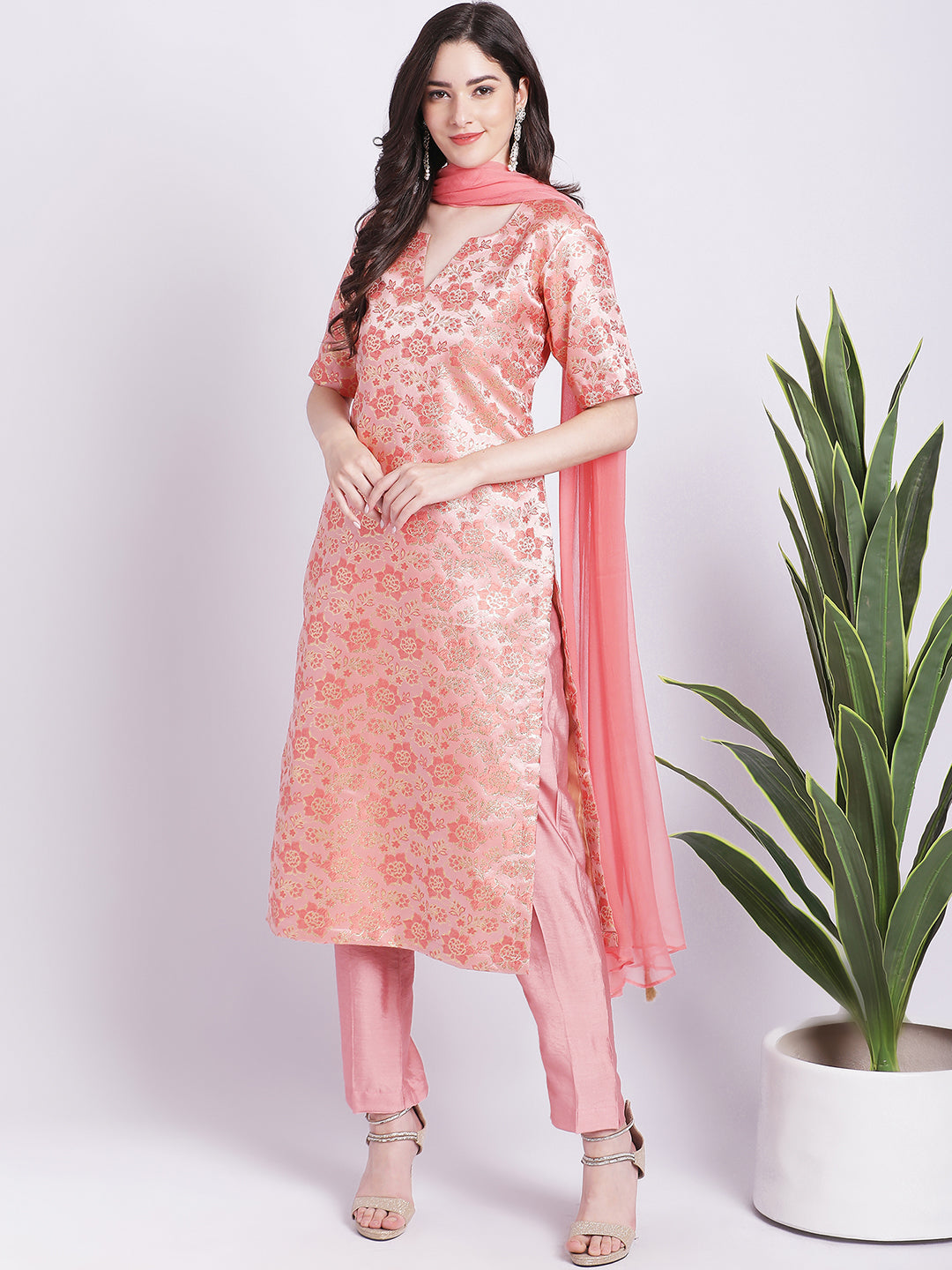 Women's Peach Banarsi Straight Kurti With Pants And Chiffon Dupatta