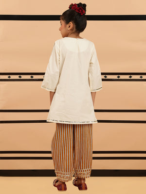 Color_off white