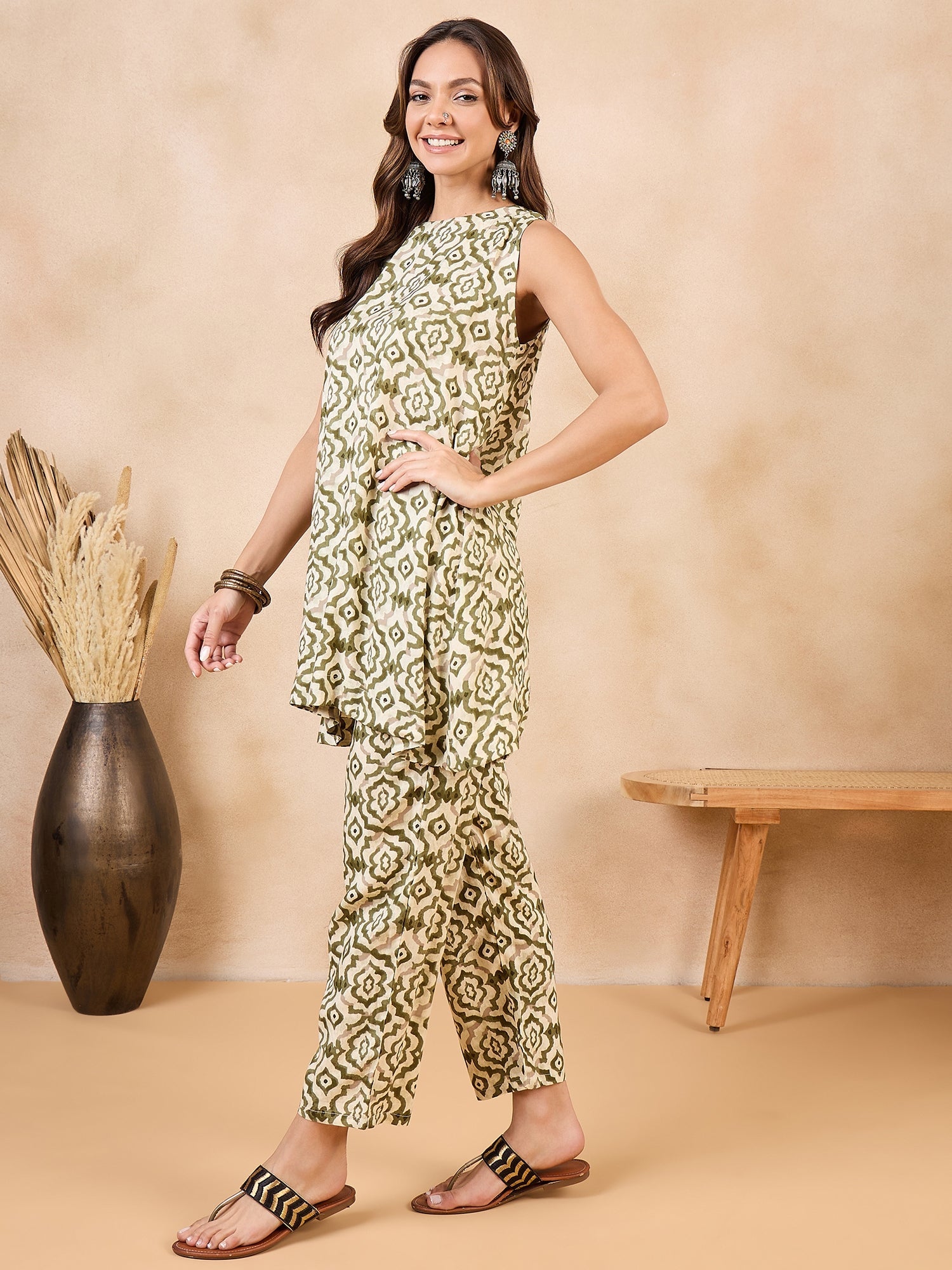 Women's Mehandi Green White Moroccan Print Round Neck Kurta Set