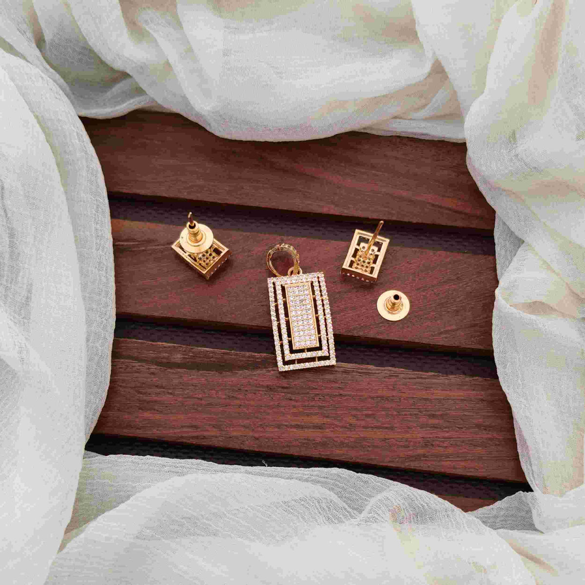 Women's Gold Finish Copper Alloy Pendant Set