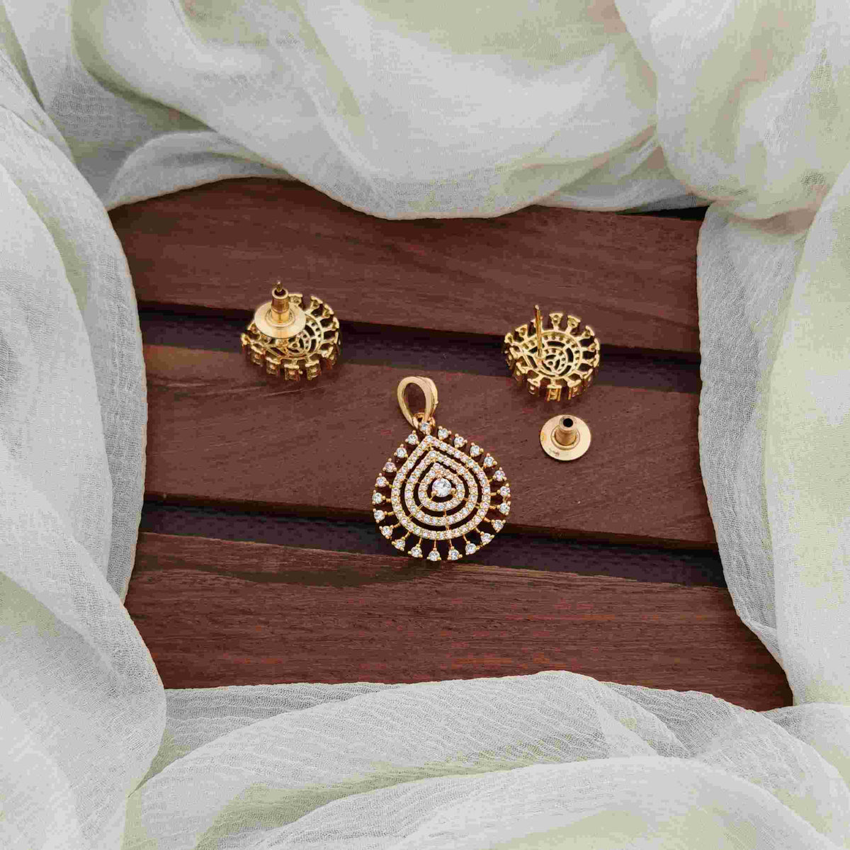 Women's Gold Finish Copper Alloy Pendant Set