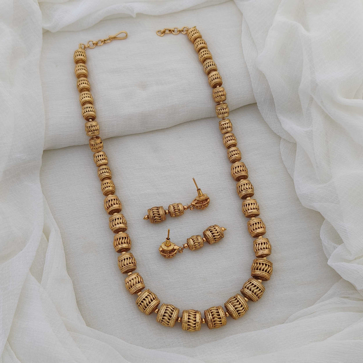 Women's Antique Gold Finish Copper Alloy Jewellery Set