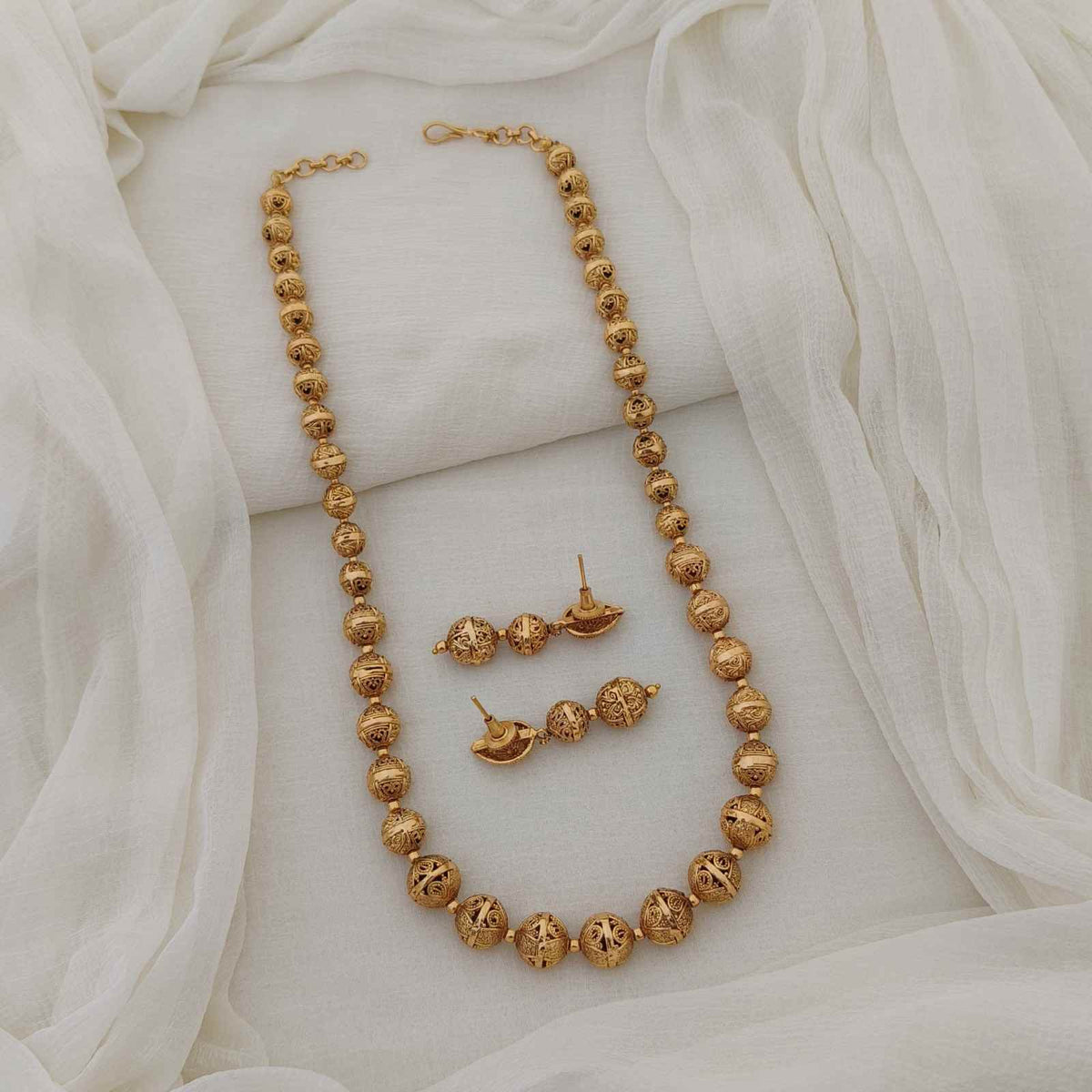 Women's Antique Gold Finish Copper Alloy Jewellery Set