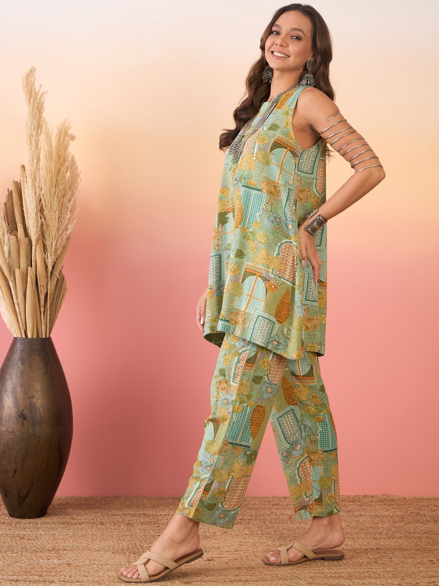 Women's Pear Green Window Print Round Neck Kurta Pant Set