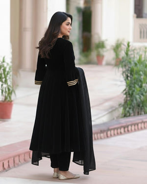 Color_Black