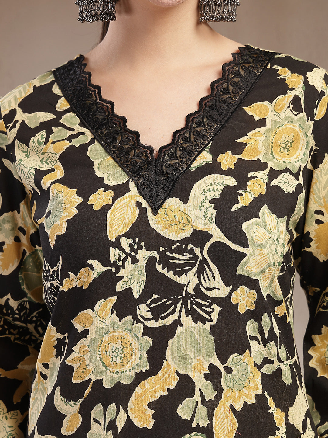 Women's Black Floral Printed Cotton Straight Kurta