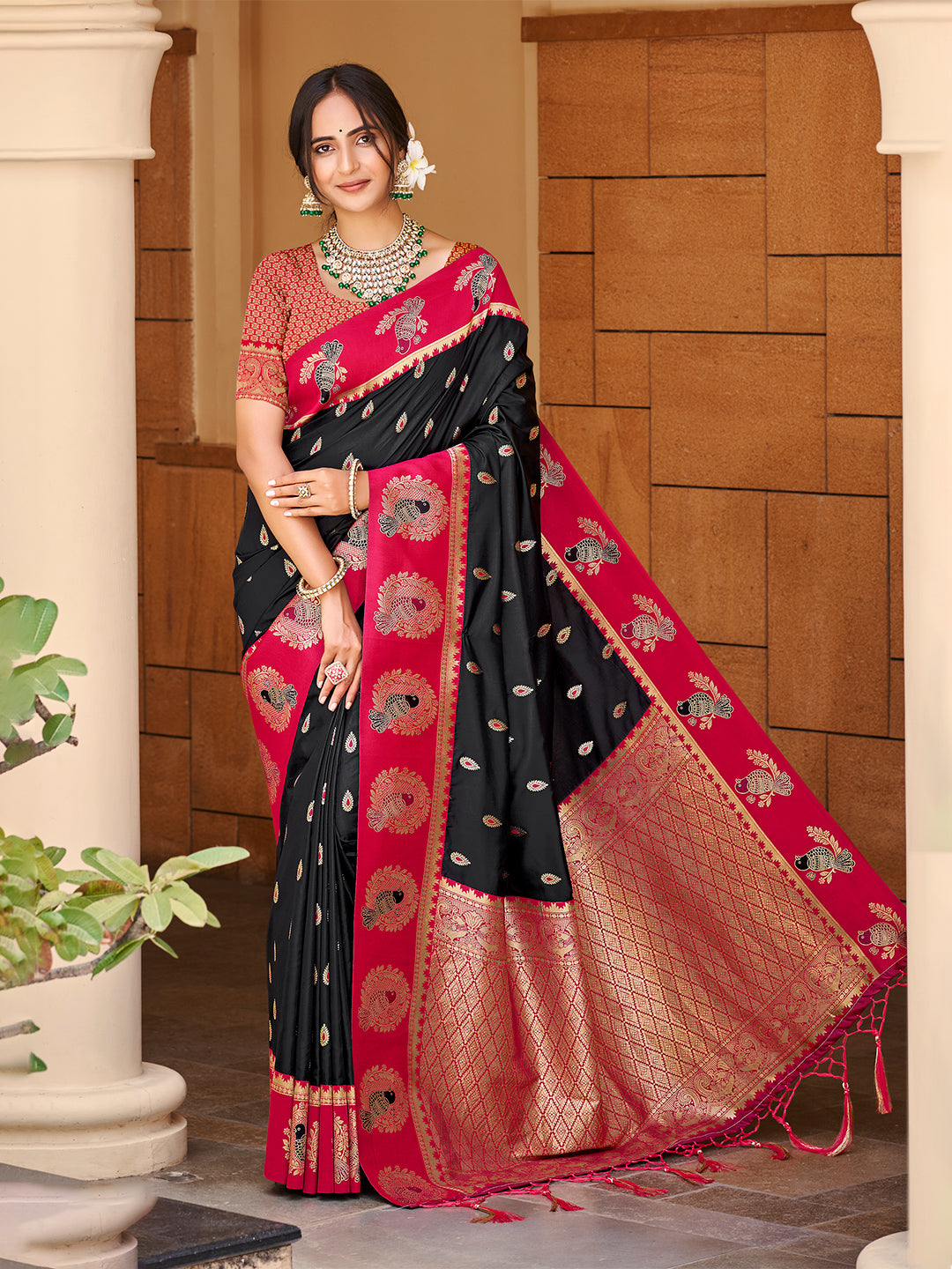 Women's Black Silk Woven Work Traditional Saree