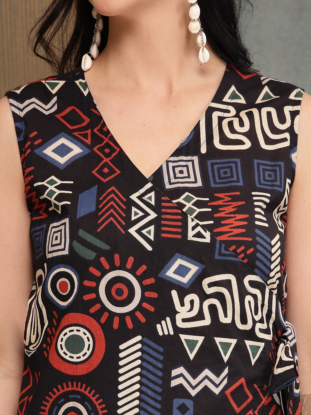 Women's Black Geometric Printed Cotton Straight Kurta Pant Set