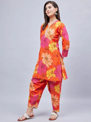 winered-woman-floral-print-v-neck-lace-detailing-co-ord-set