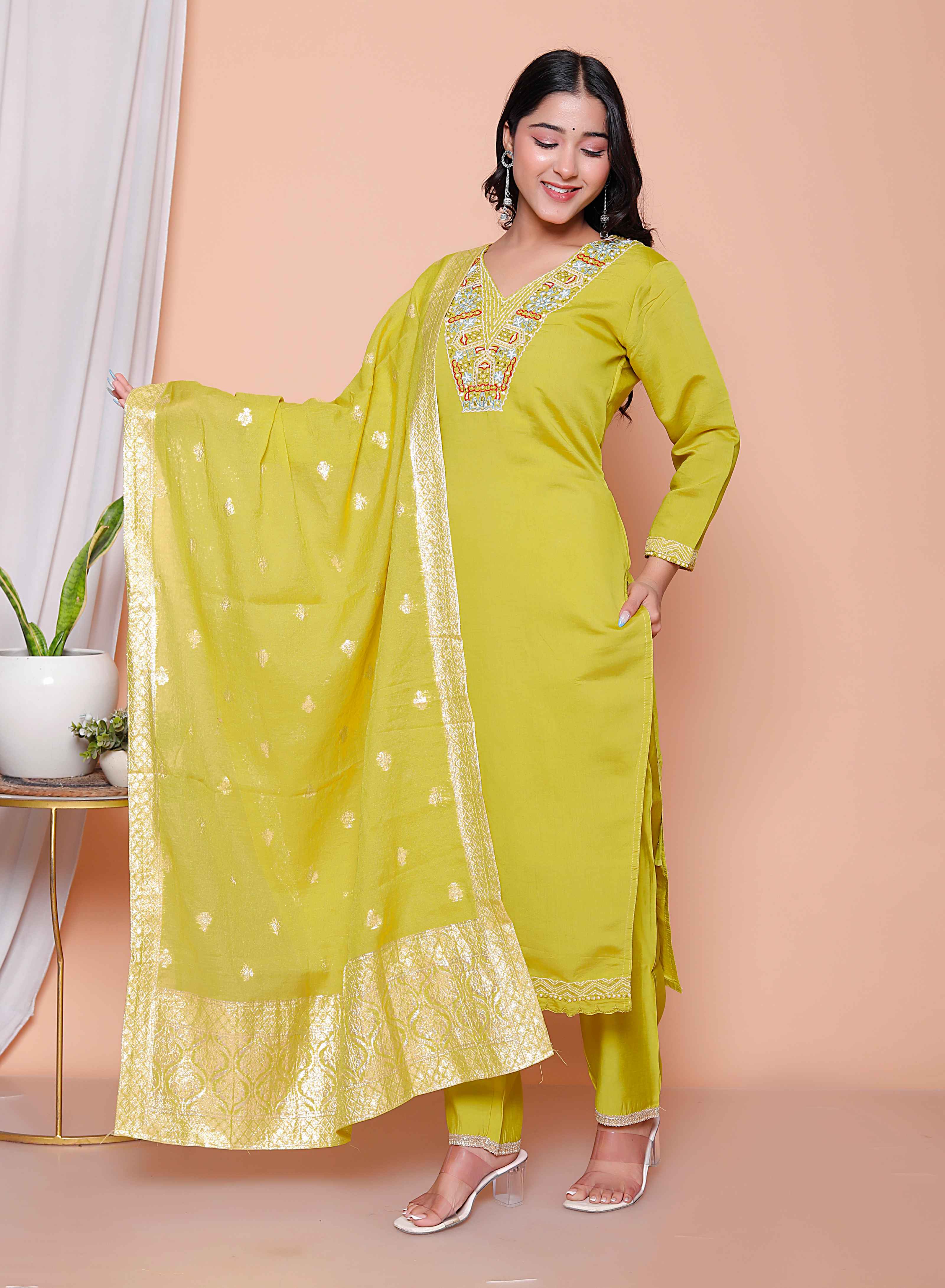Color_YELLOW