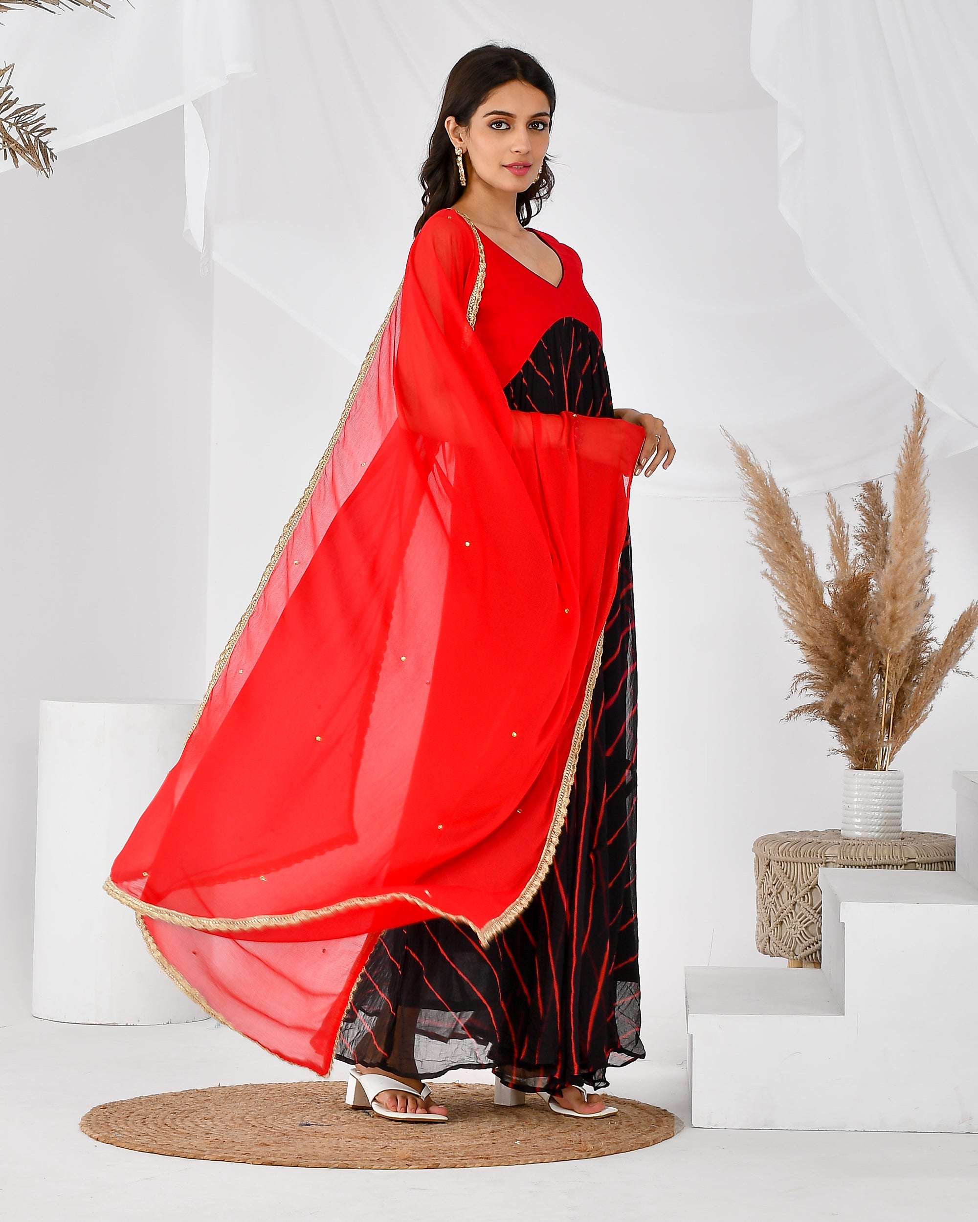 Women's BLACK RED LEHERIYA S