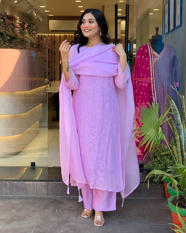 Women's Lavendor Embroidered Kurta With Pant And Duppata Set
