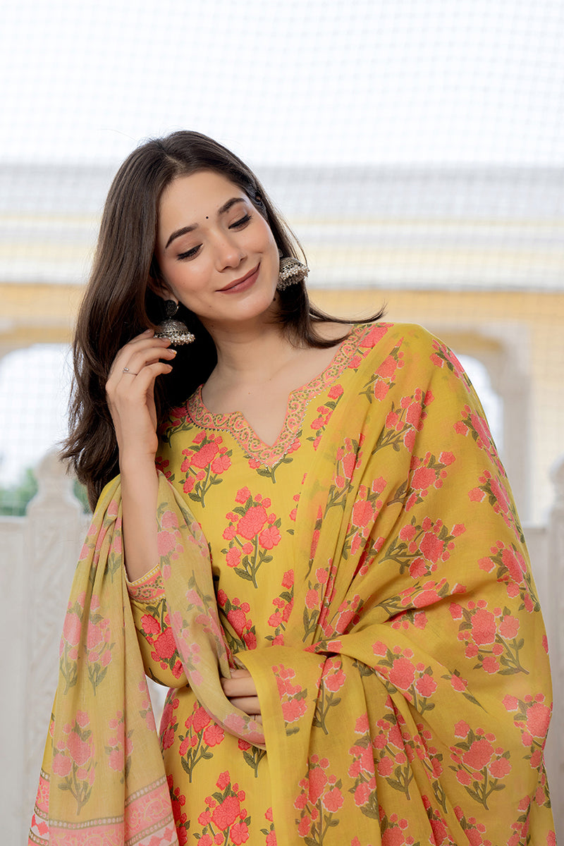 Women's Green Rayon Blend Floral Printed Straight Kurta Trouser With Dupatta