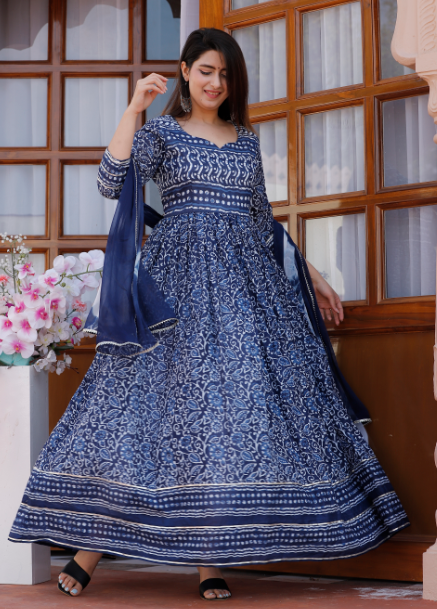 Women's Feel Fresh And Fabulous In Our Floral Printed Gown Set