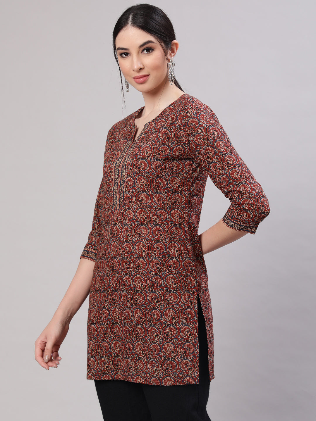 Women's Maroon Printed Straight Tunic With Three Quarter Sleeves