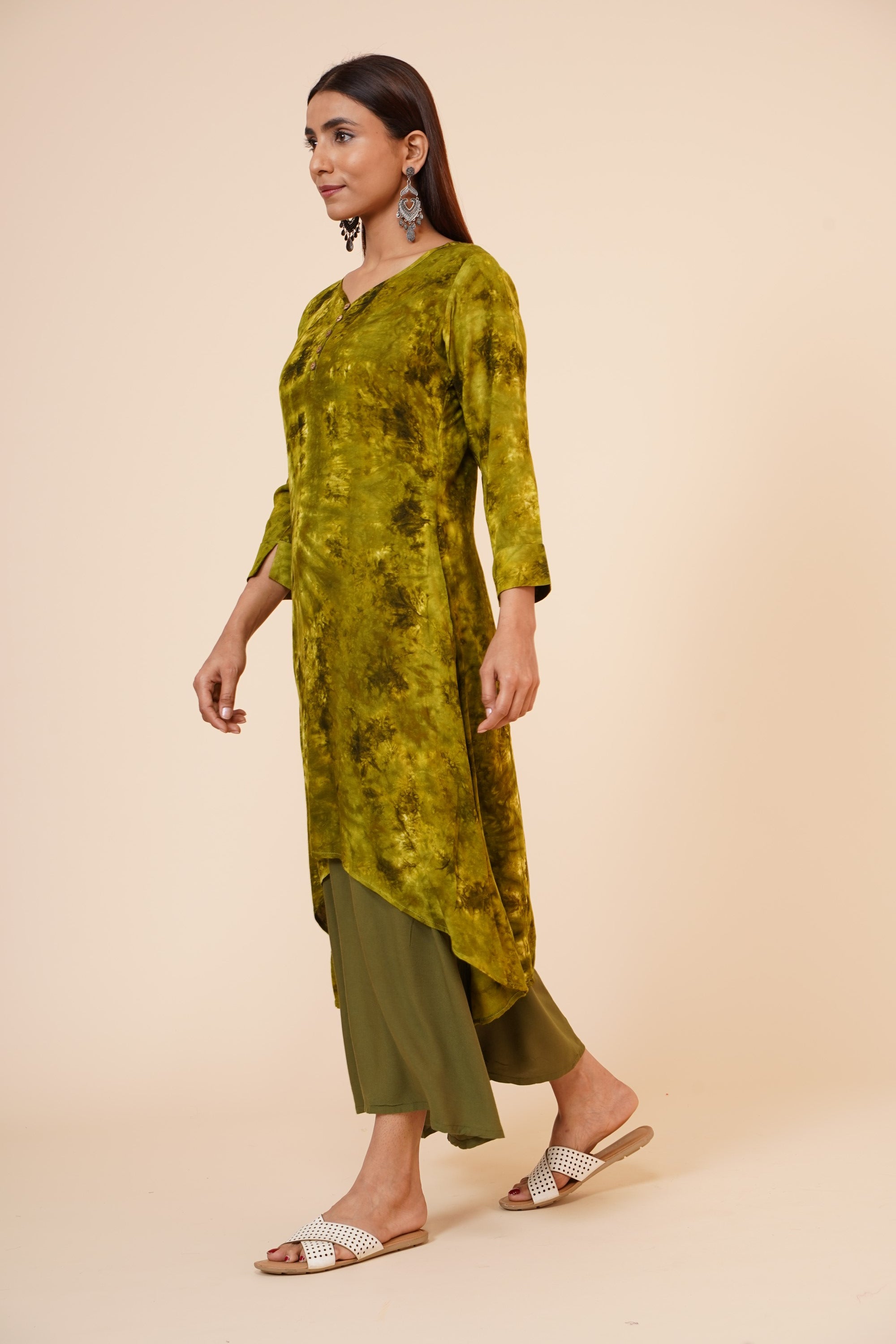 Women's Indian Tie N Dye Kurti With Wooden Button Placket And Cuff