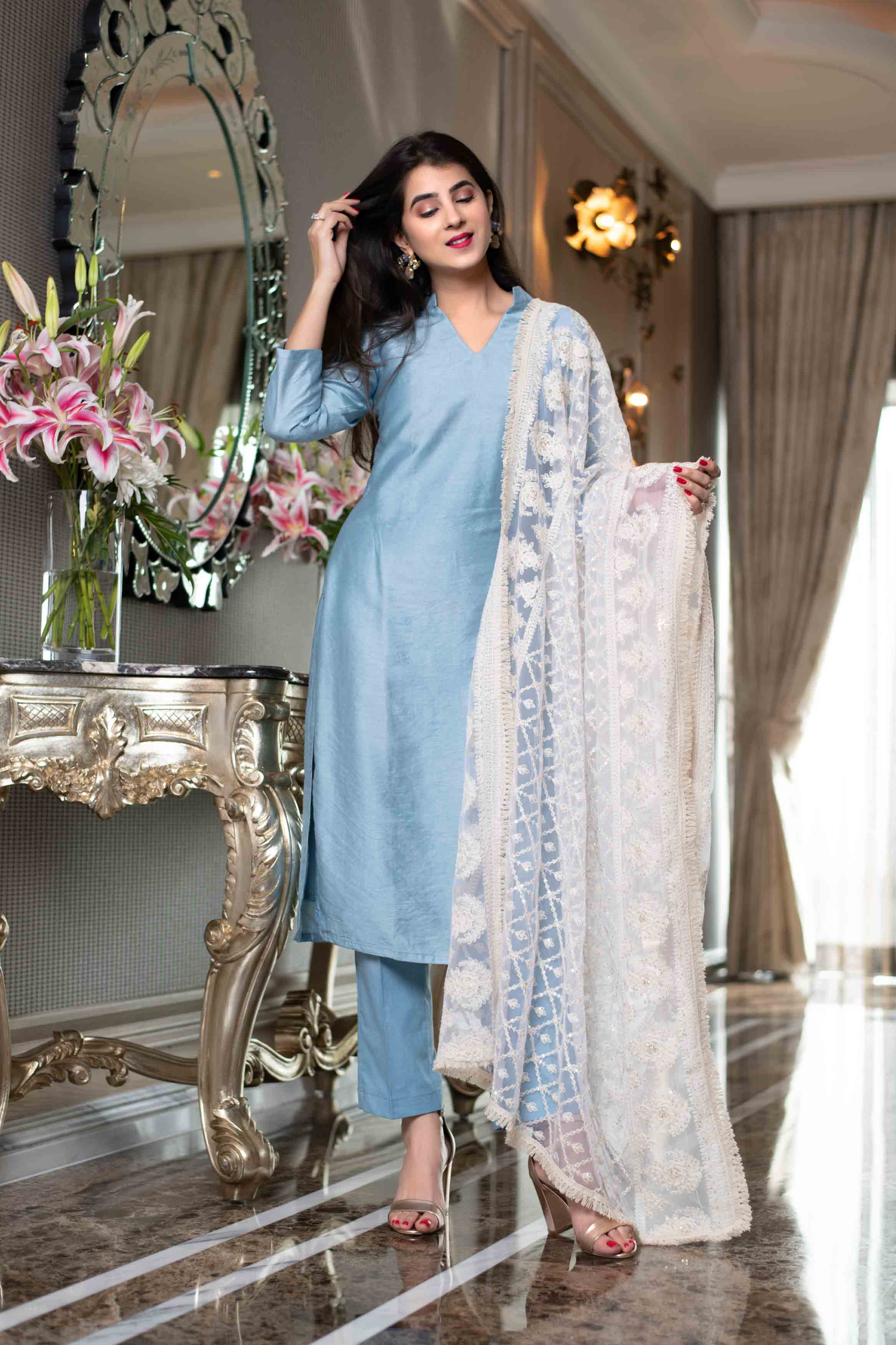 Women's Blue Kurta Set with White Thread Work Dupatta