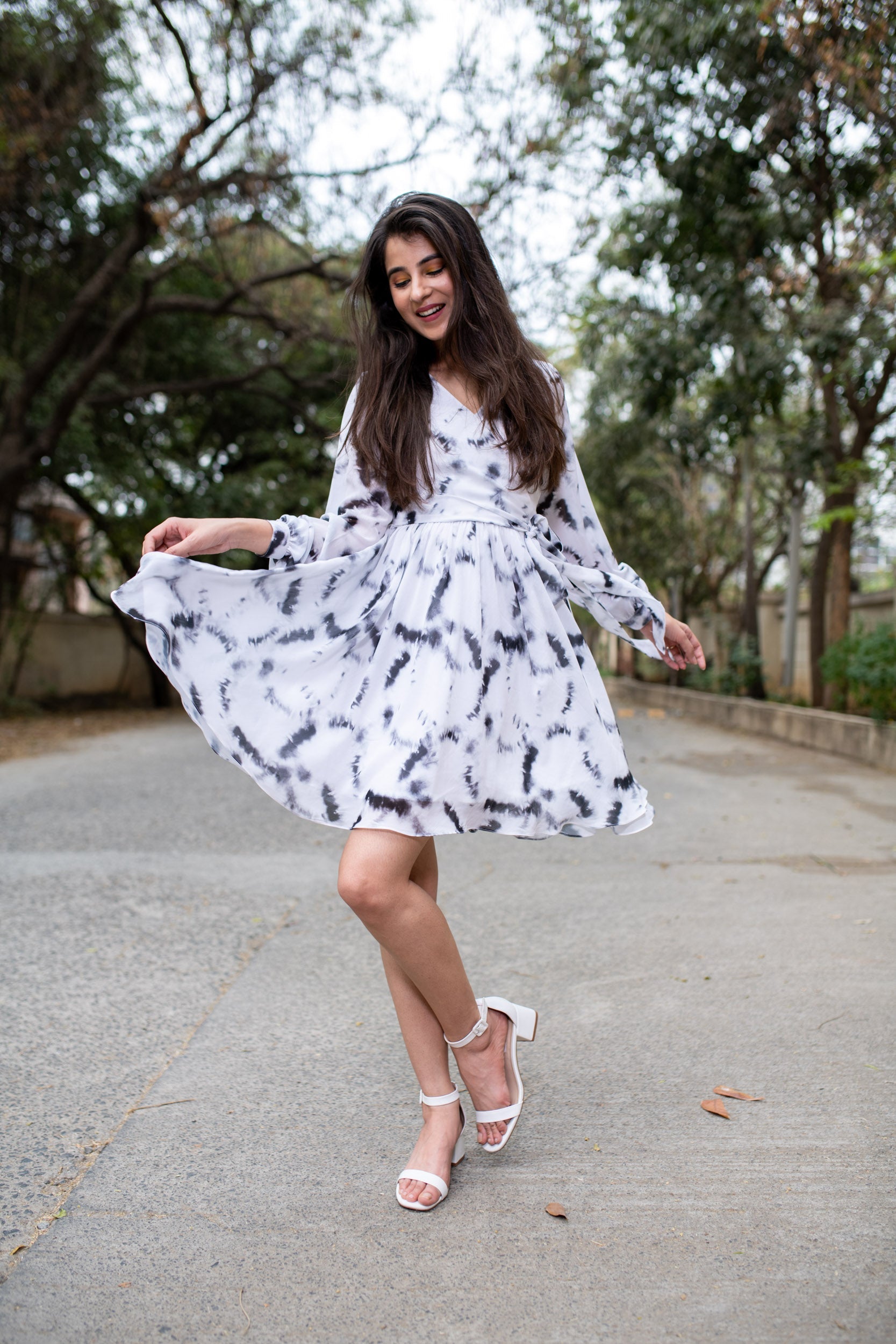 Women's Overlap Black And White (1 Pc Set)