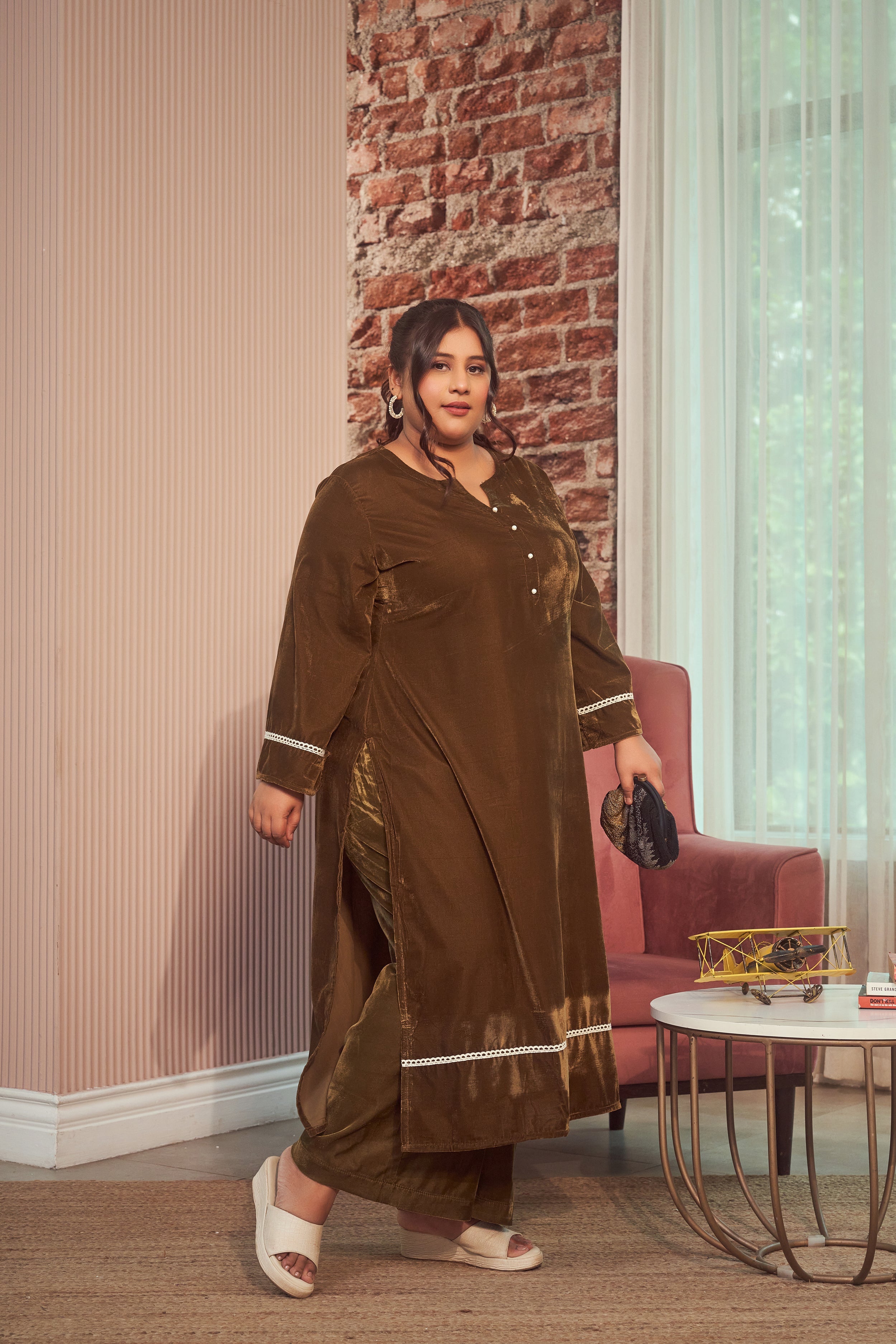 Women's Olive Velvet Kurta Set - ( Set Of 2) - Nangalia Ruchira