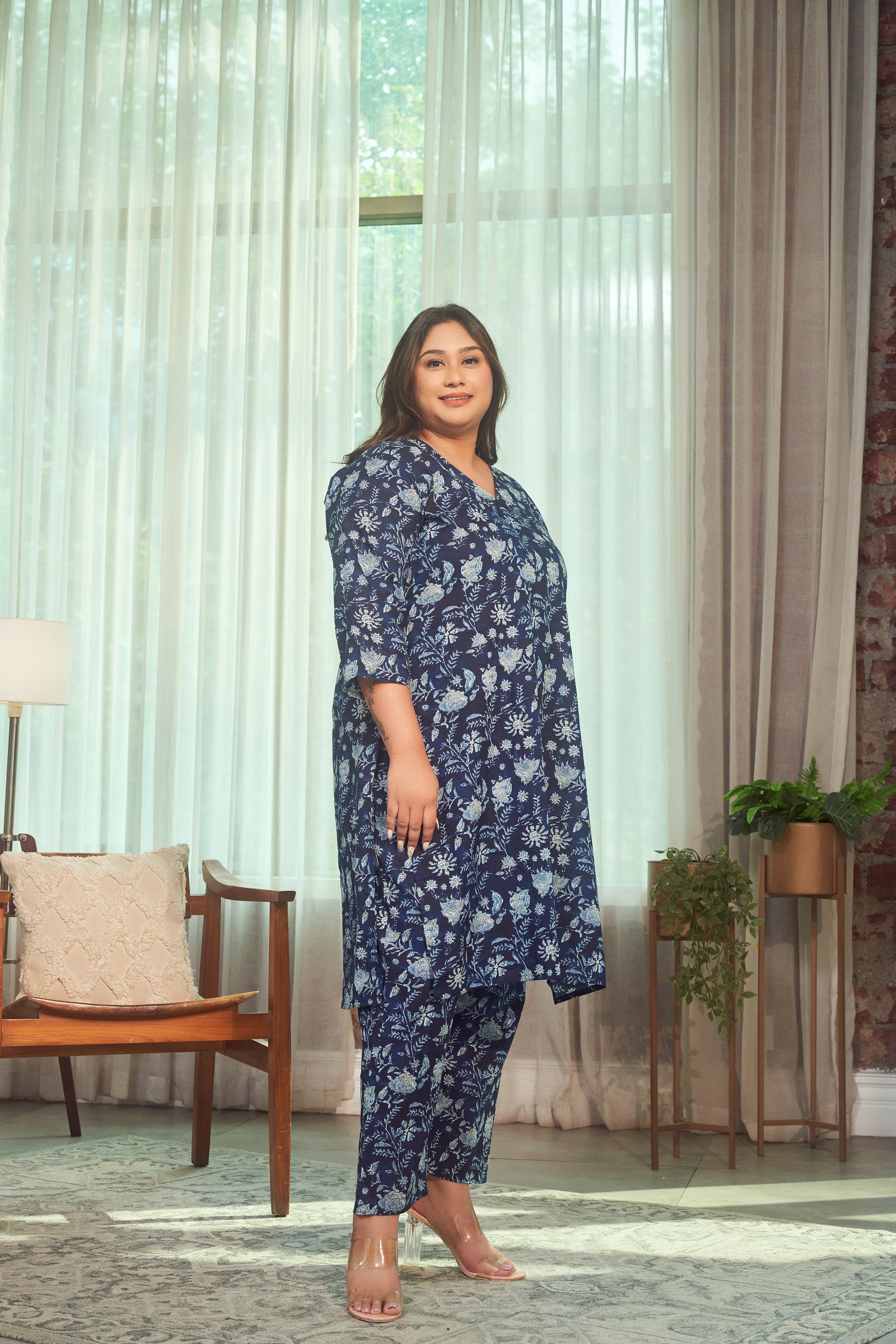 Women's Navy Blue Floral Kurta Co-Ord Set - Nangalia Ruchira