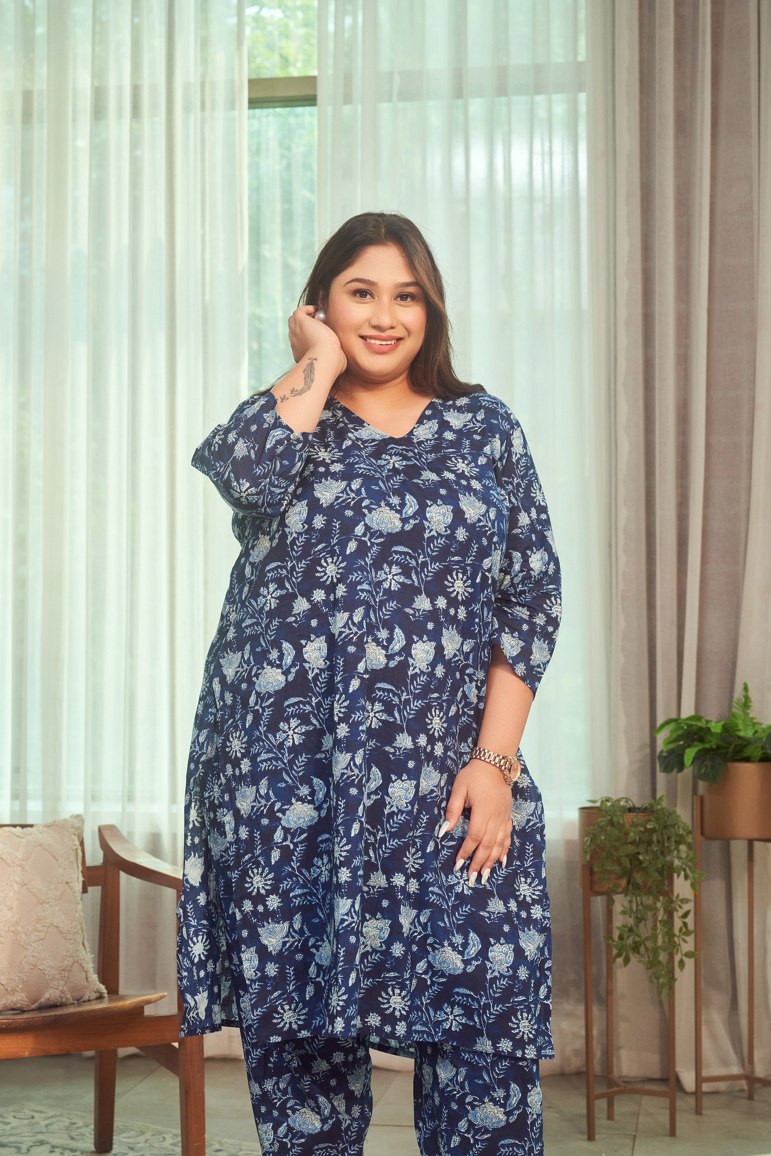 Women's Navy Blue Floral Kurta Co-Ord Set - Nangalia Ruchira