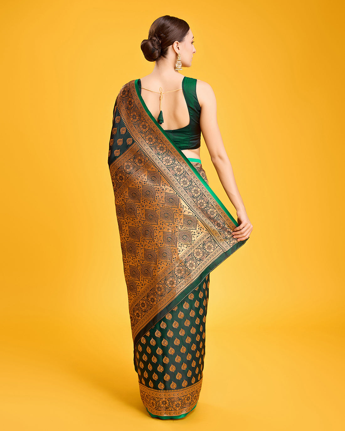 Women's Dark Green Banarasi Silk Zari Woven Silk Saree - Monjolika Fashion