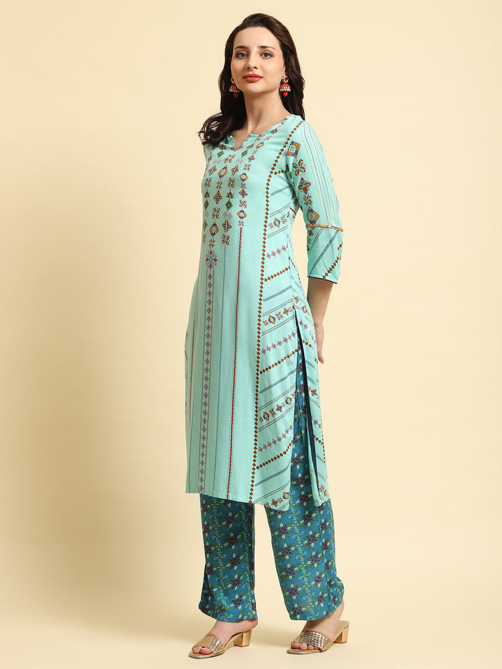 Women's Liva (Rayon) Blue Geometric Print Kurta With Comfort Pant