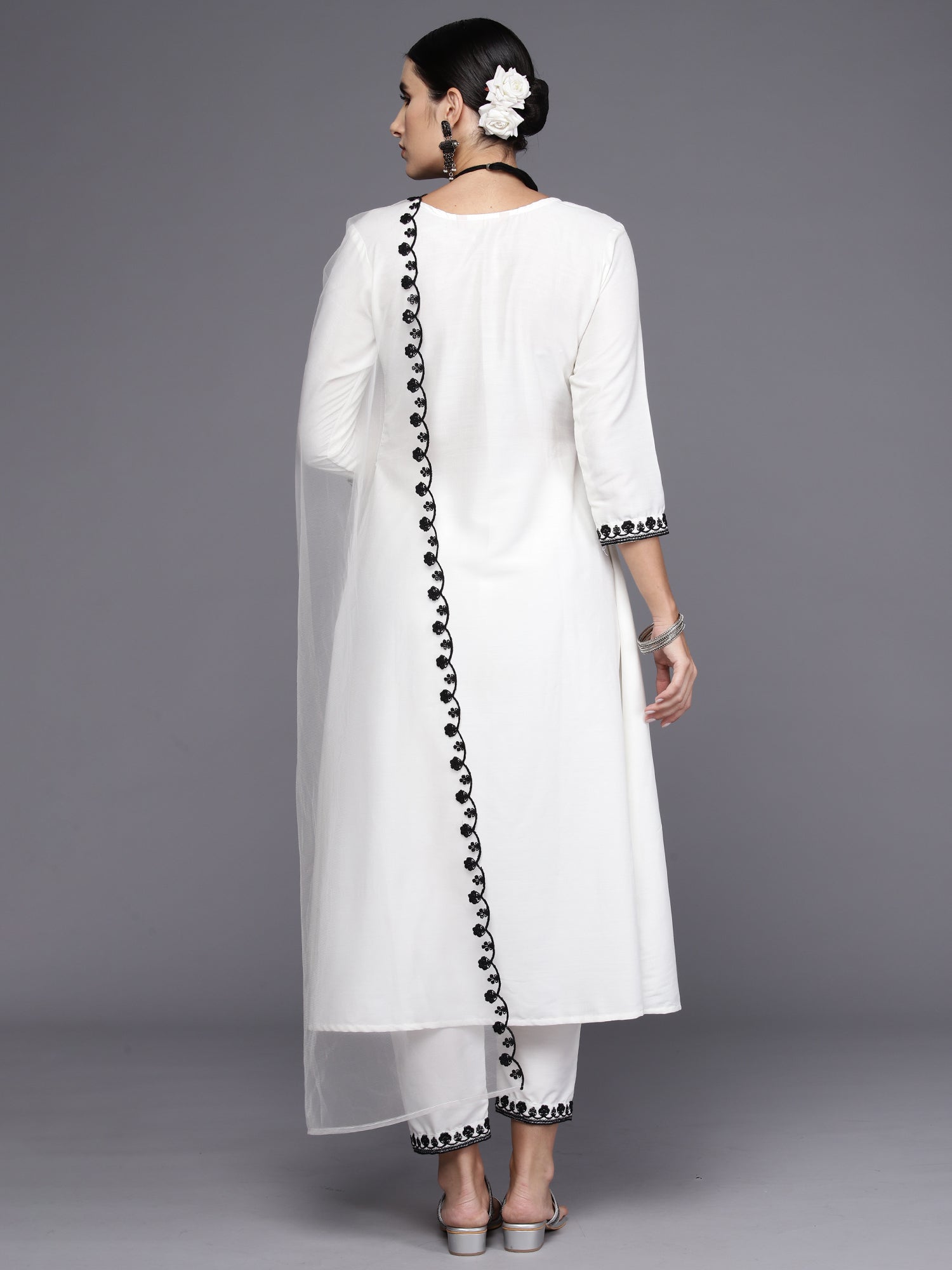 Women's White Silk Blend Kurta Set - Taantav