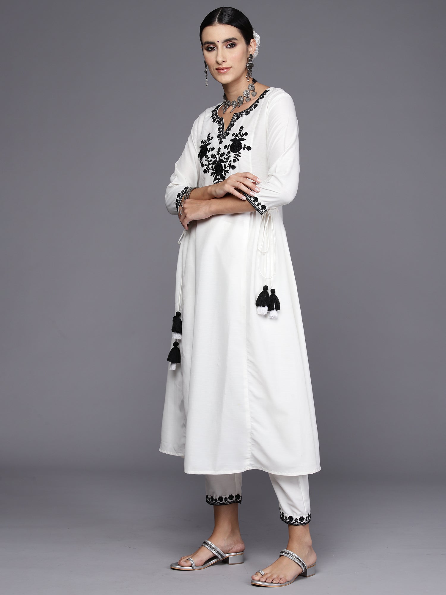 Women's White Silk Blend Kurta Set - Taantav