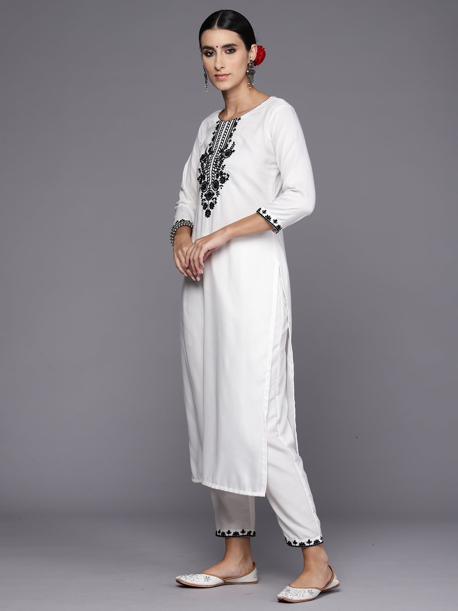 Women's White Silk Blend Kurta Set - Taantav