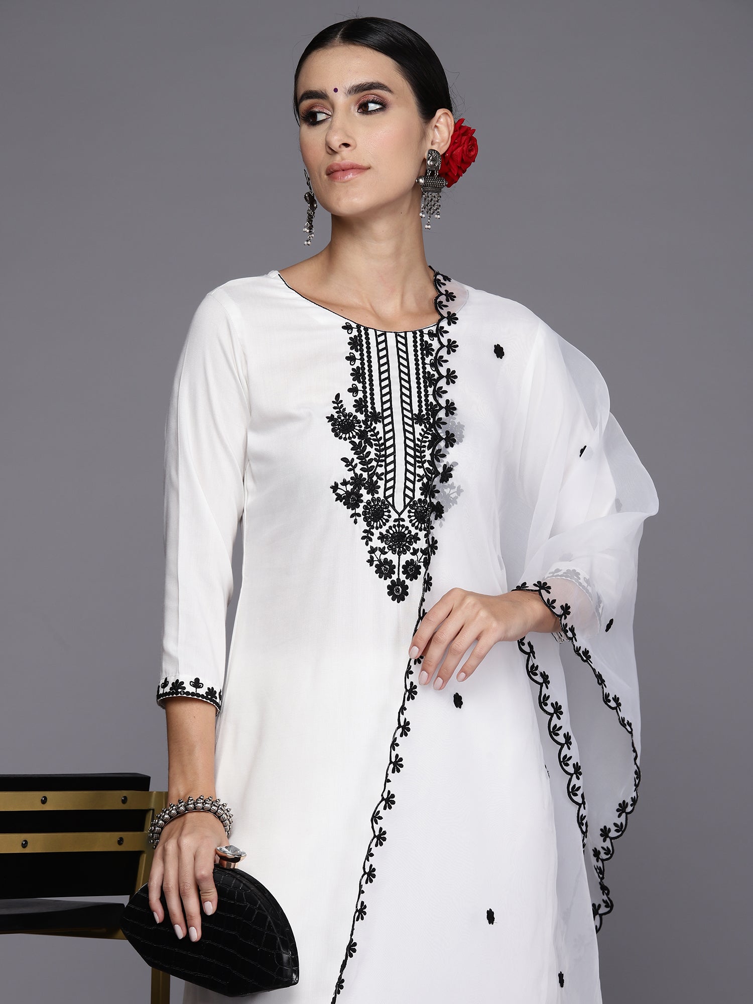 Women's White Silk Blend Kurta Set - Taantav