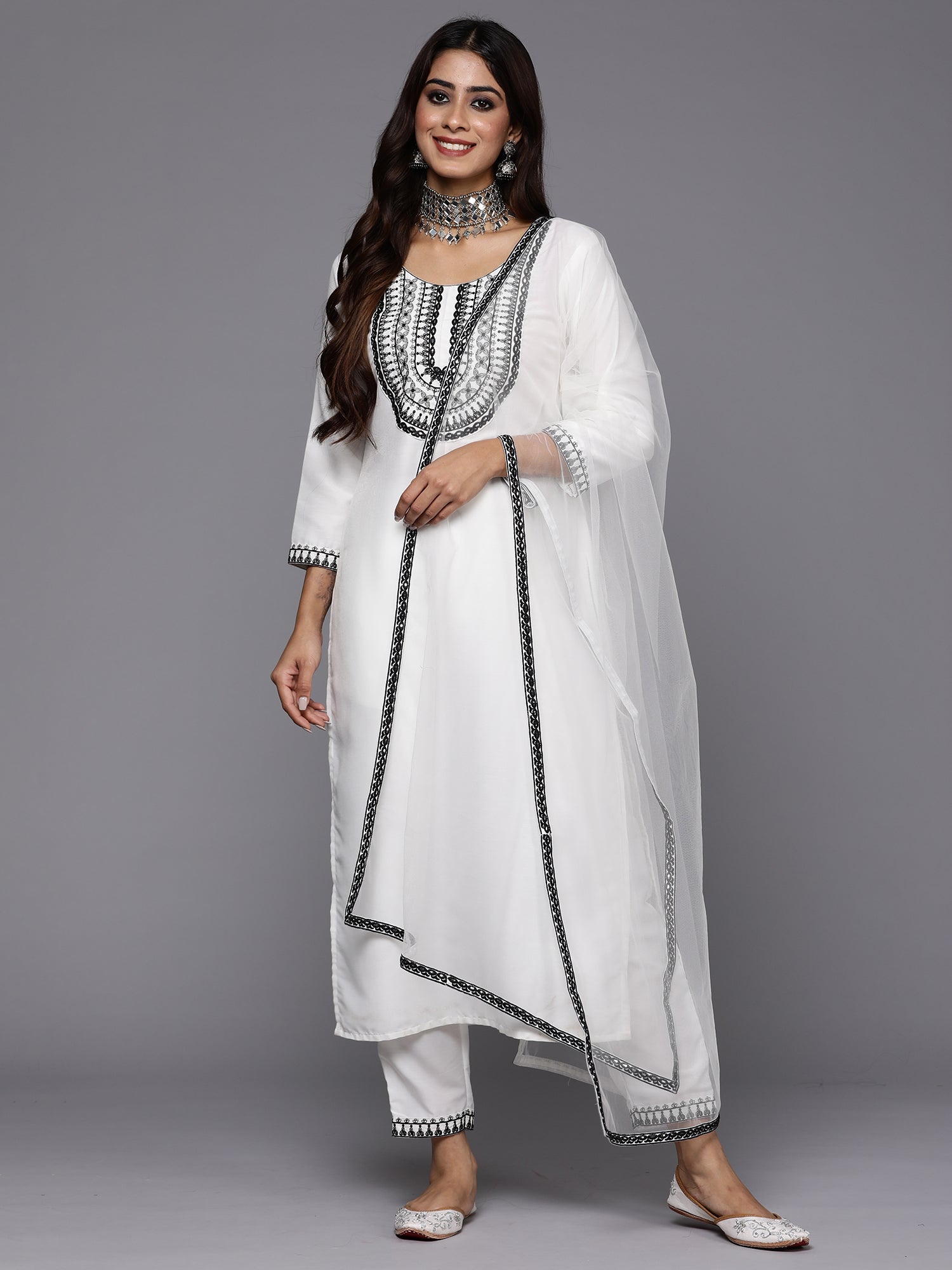 Women's White Silk Blend Kurta Set - Taantav