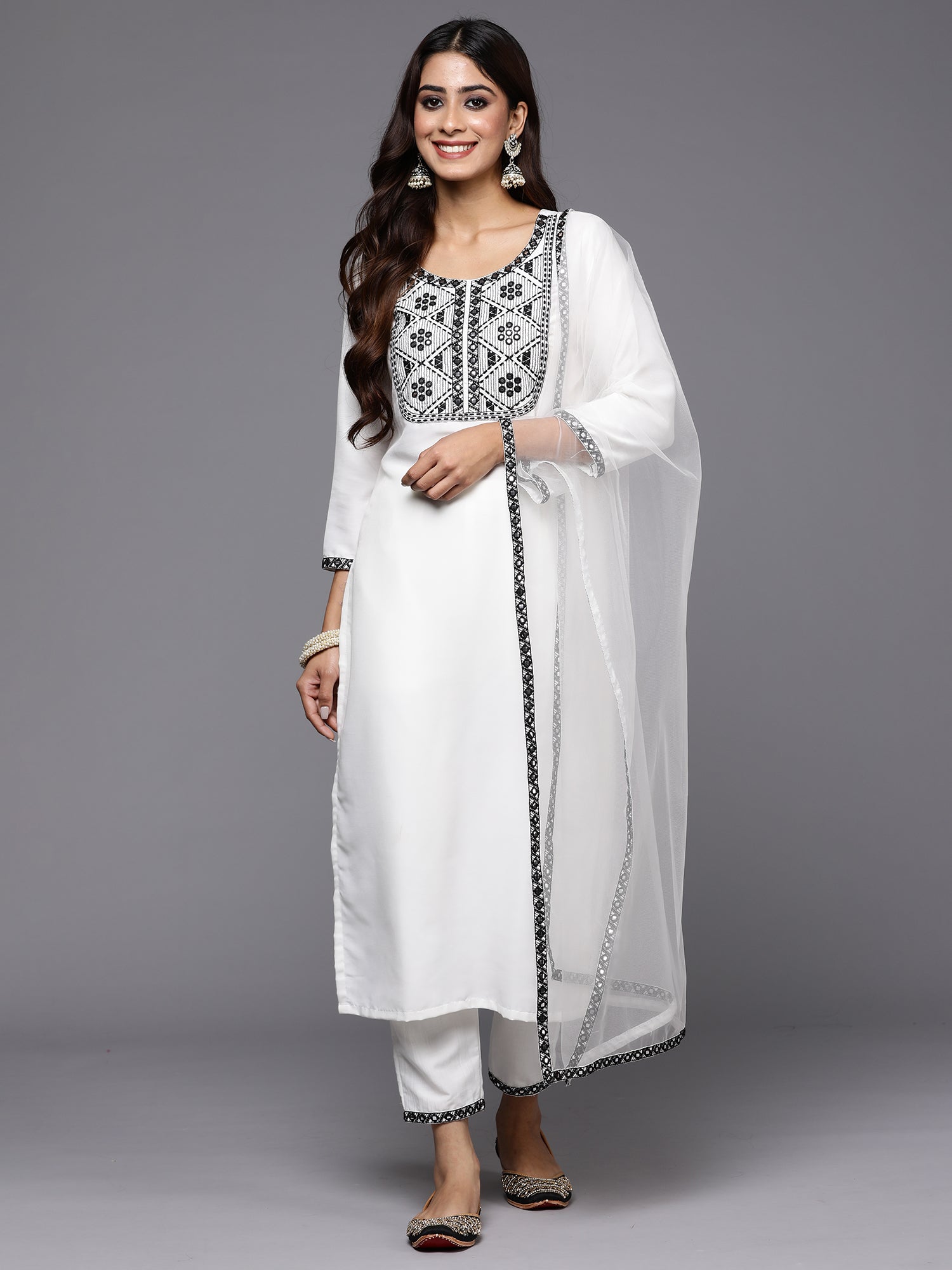 Women's White Silk Blend Kurta Set - Taantav