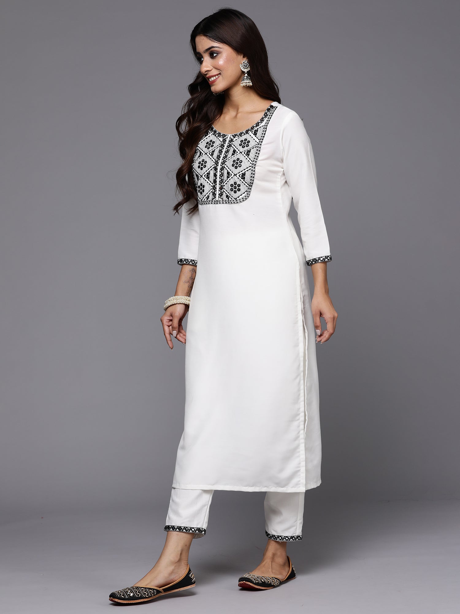 Women's White Silk Blend Kurta Set - Taantav