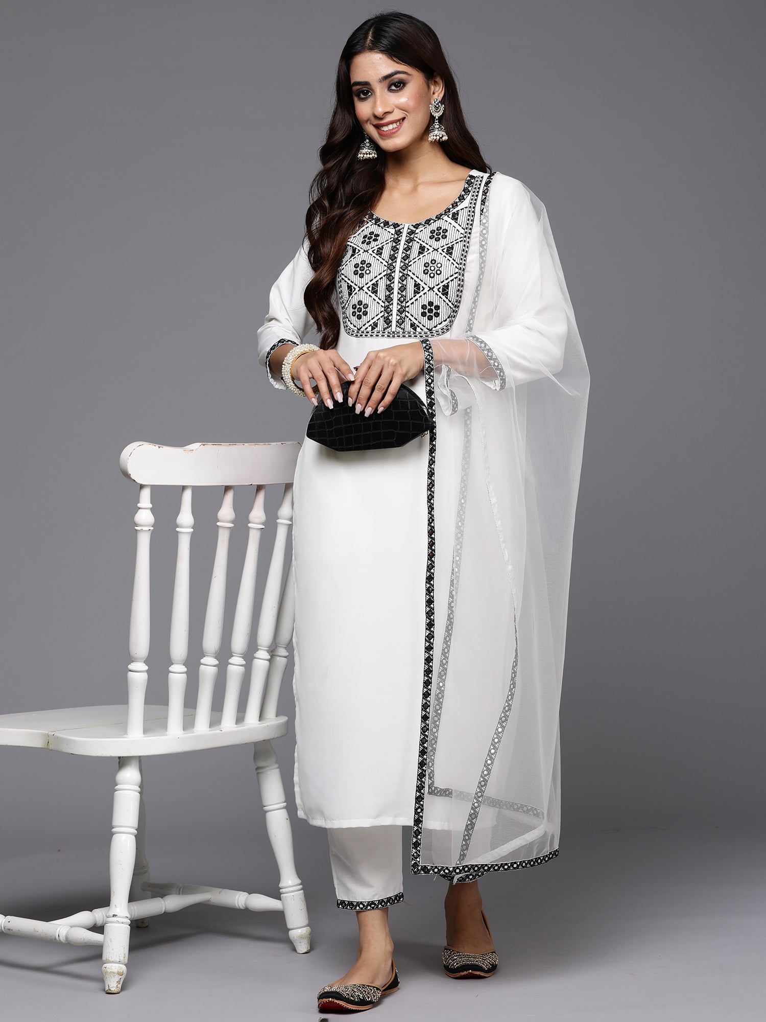 Women's White Silk Blend Kurta Set - Taantav