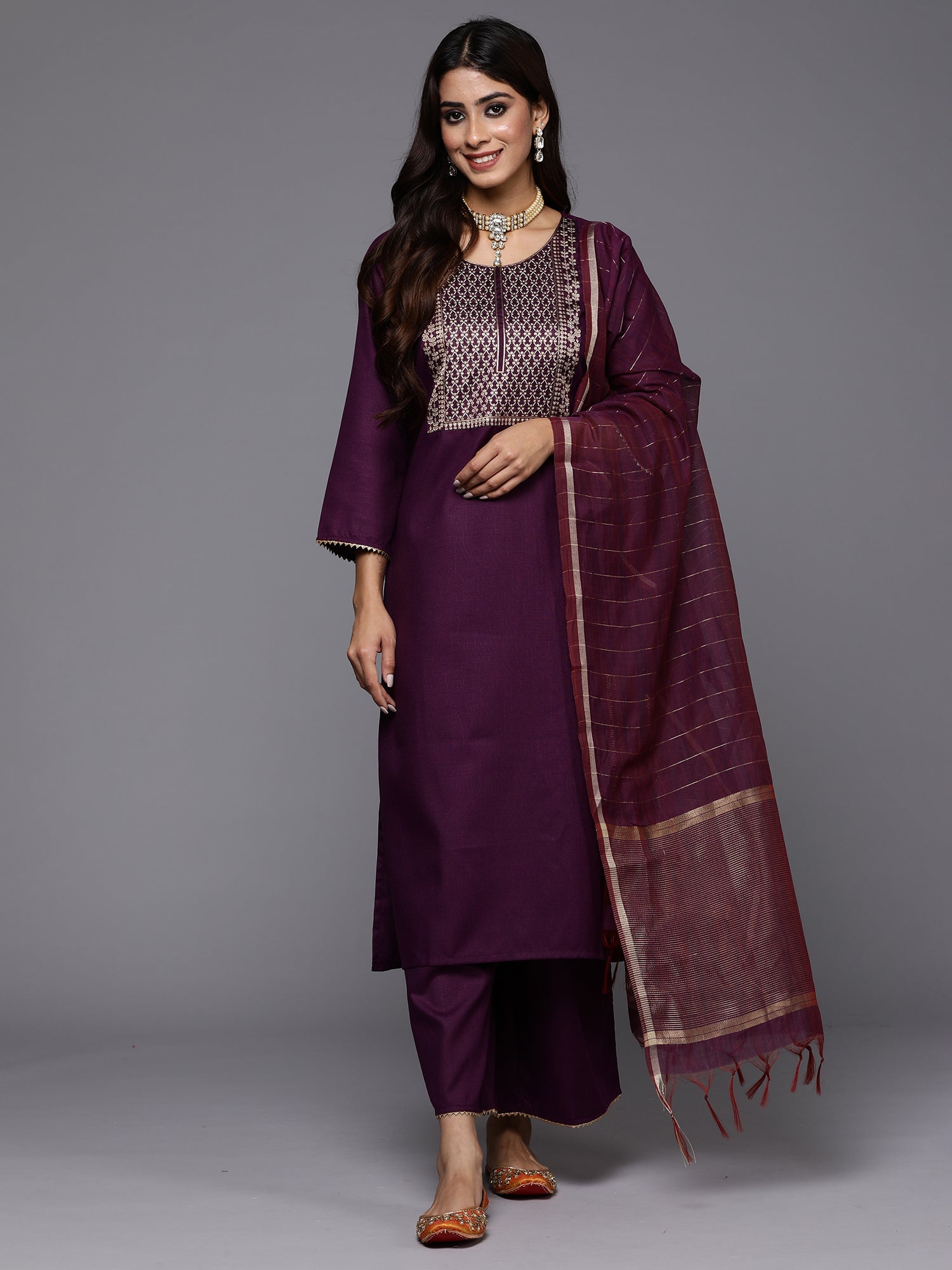 Women's Burgundy Cotton Blend Kurta Set - Taantav