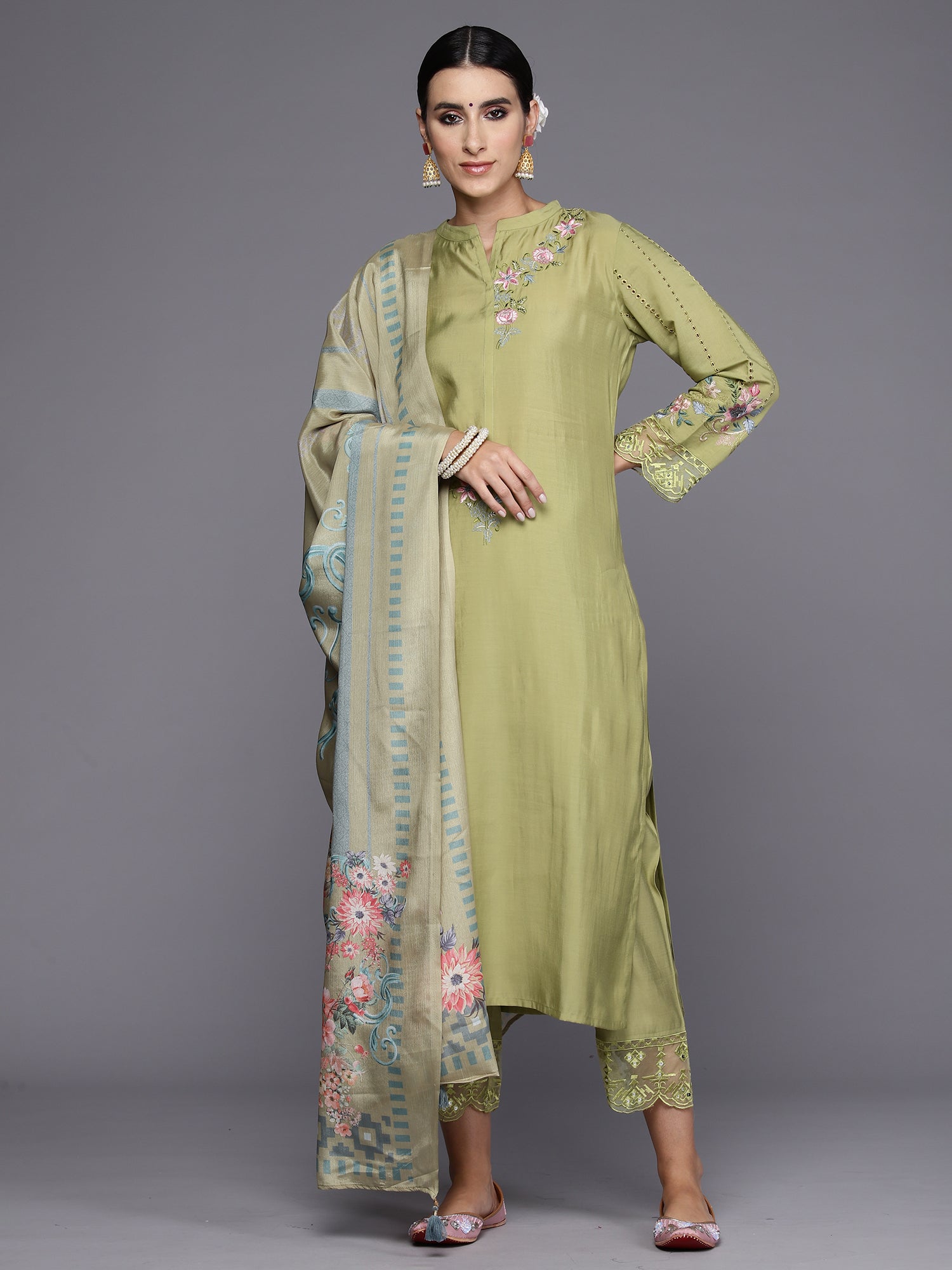 Women's Green Silk Blend Kurta Set - Taantav