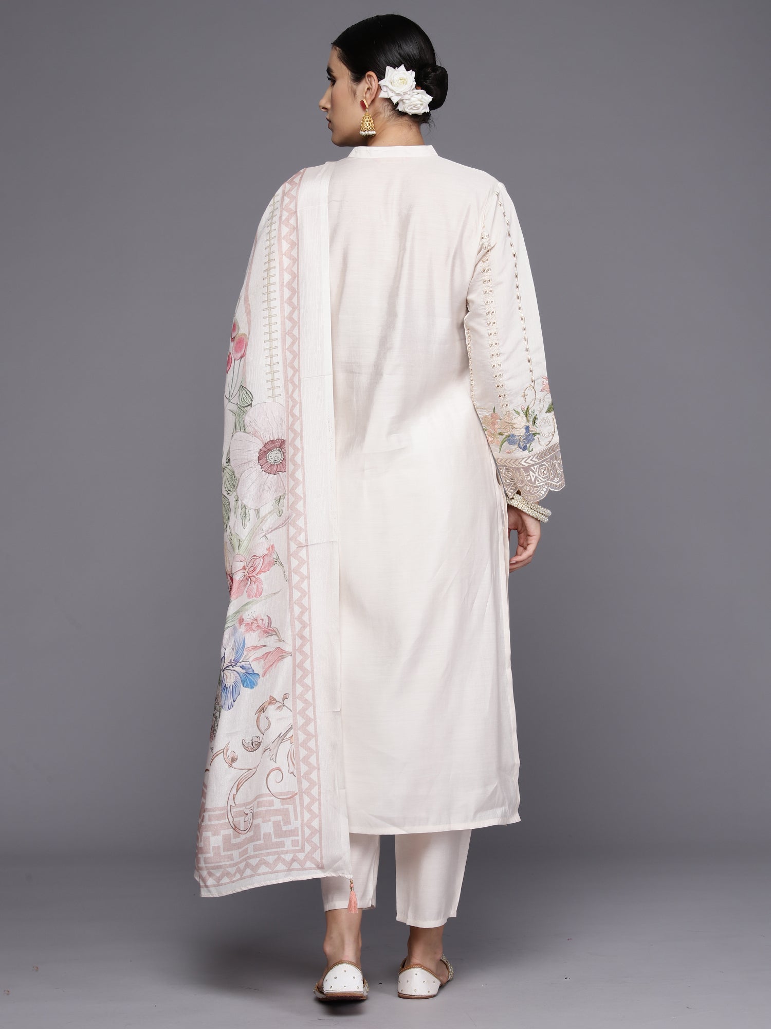 Women's White Silk Blend Kurta Set - Taantav