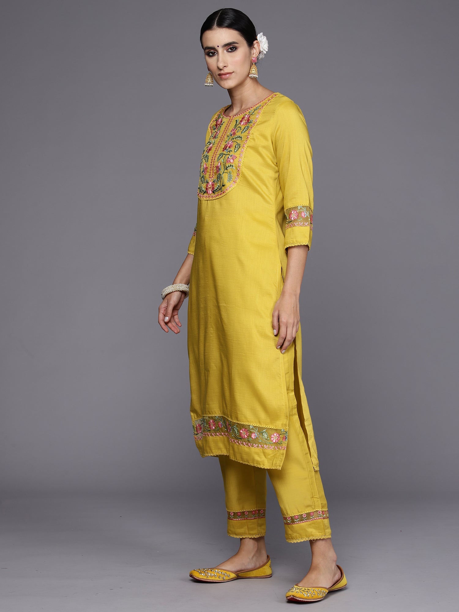 Women's Yellow Silk Blend Kurta Set - Taantav