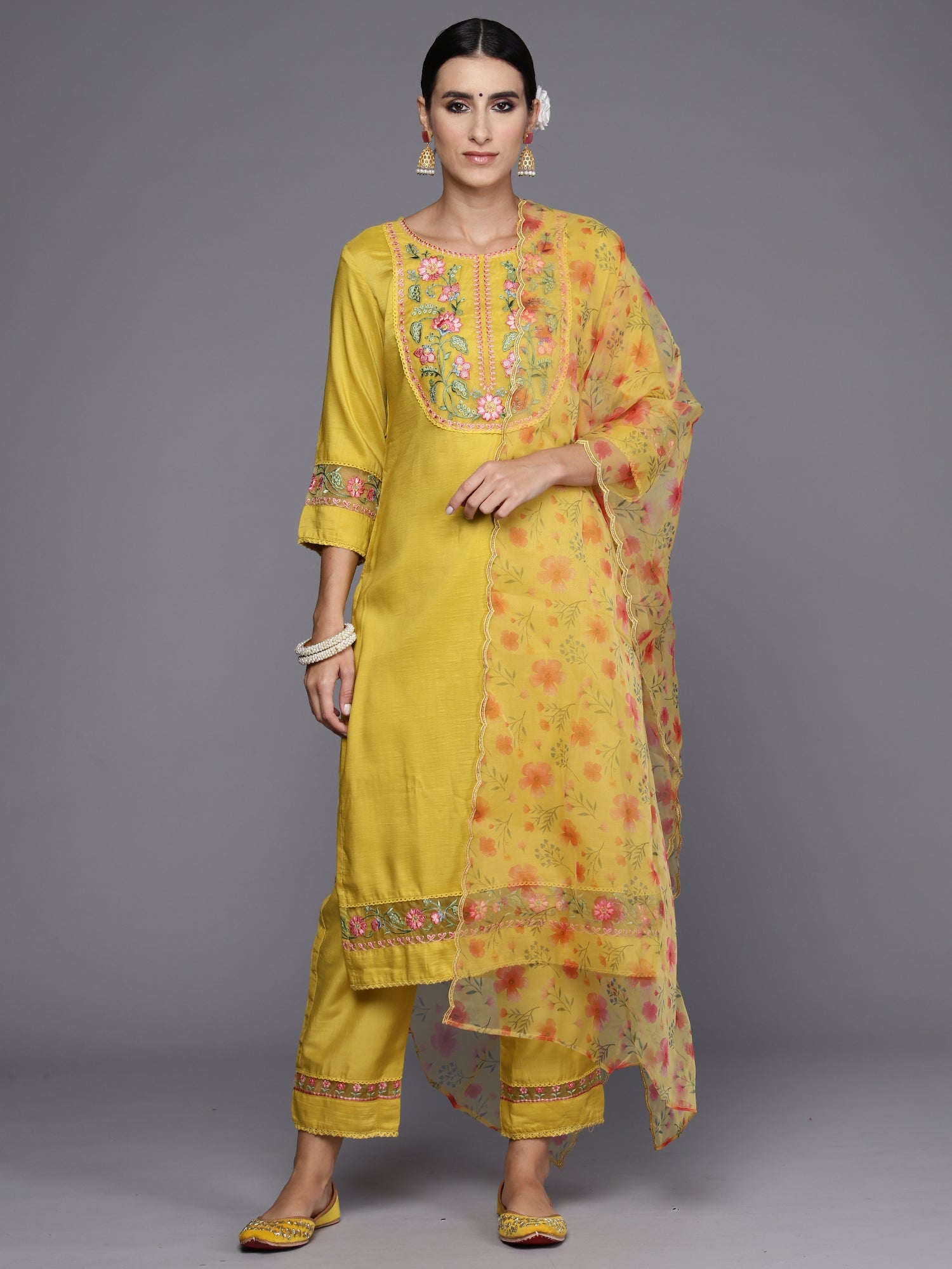 Women's Yellow Silk Blend Kurta Set - Taantav