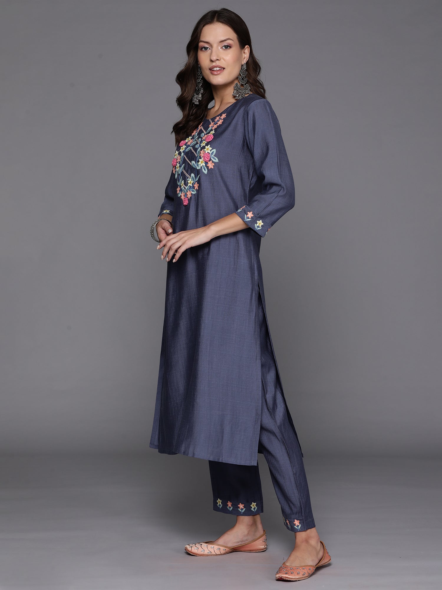 Women's Navy Blue Silk Blend Kurta Set - Taantav