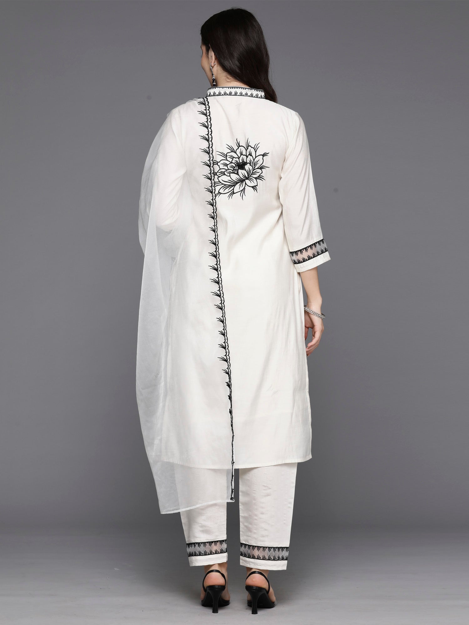 Women's Cream Silk Blend Kurta Set - Taantav