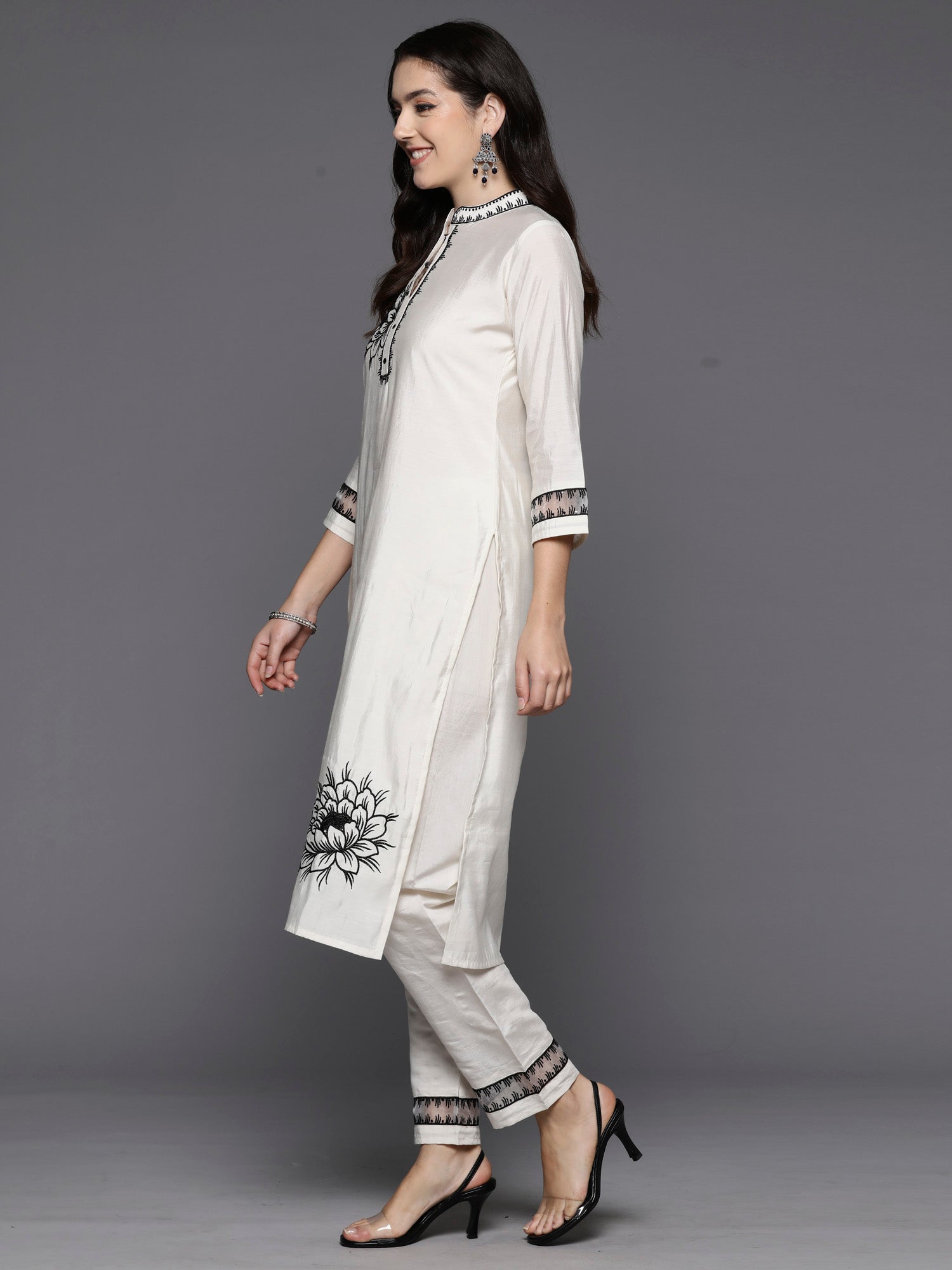 Women's Cream Silk Blend Kurta Set - Taantav