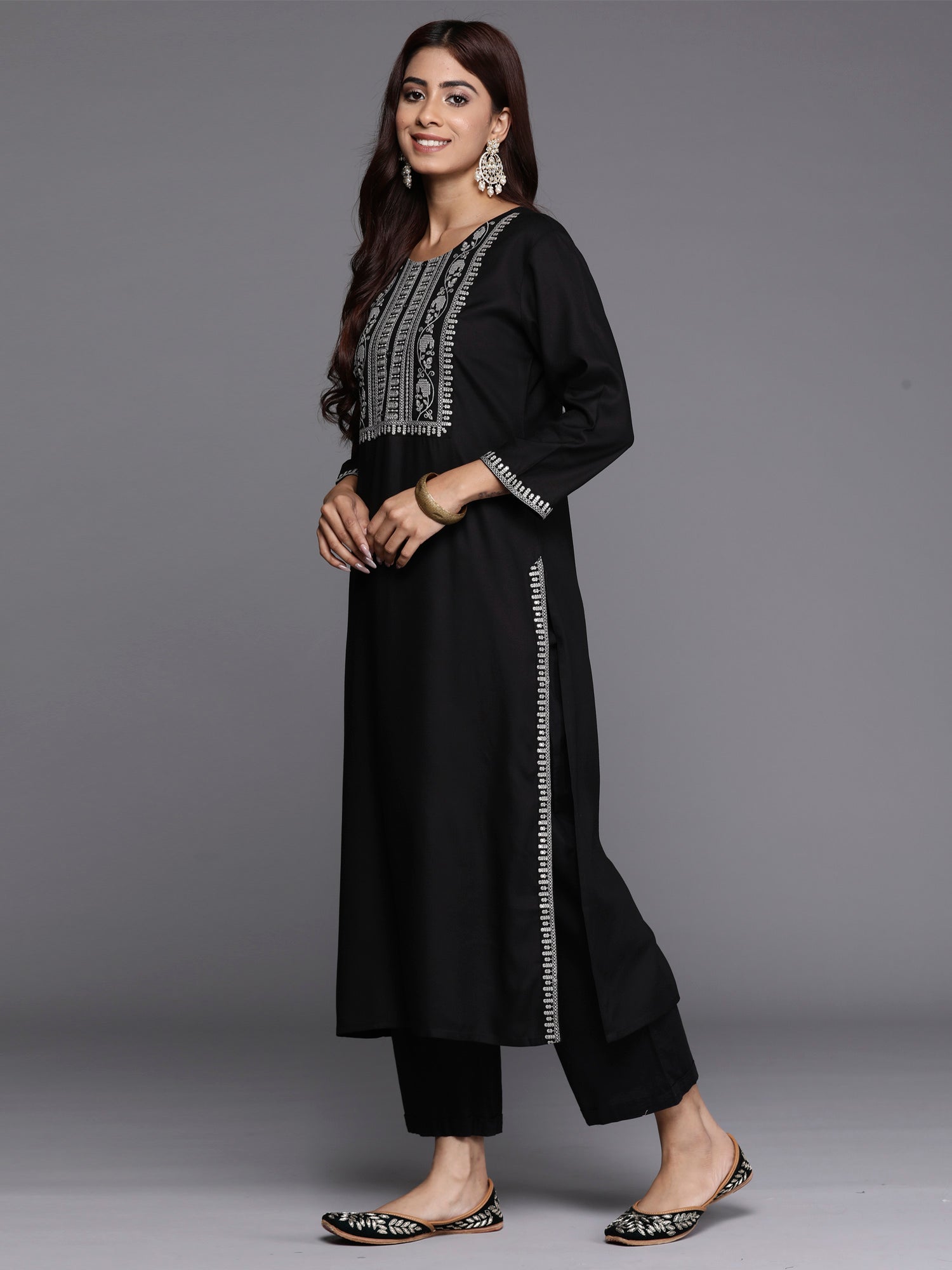 Women's Black Viscose Rayon Kurta - Taantav