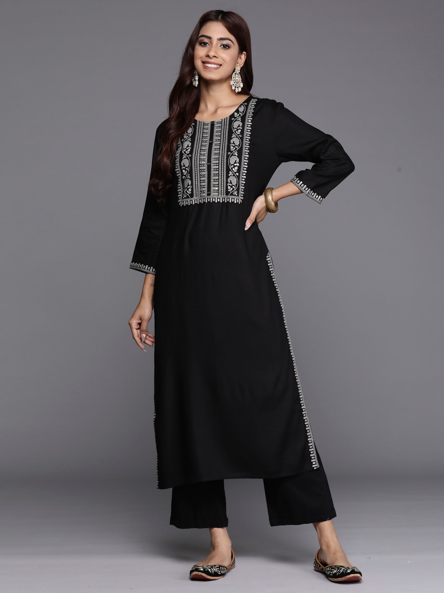 Women's Black Viscose Rayon Kurta - Taantav