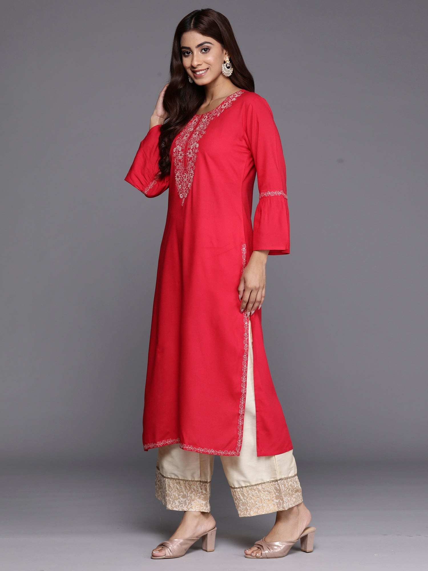 Women's Red Viscose Rayon Kurta - Taantav