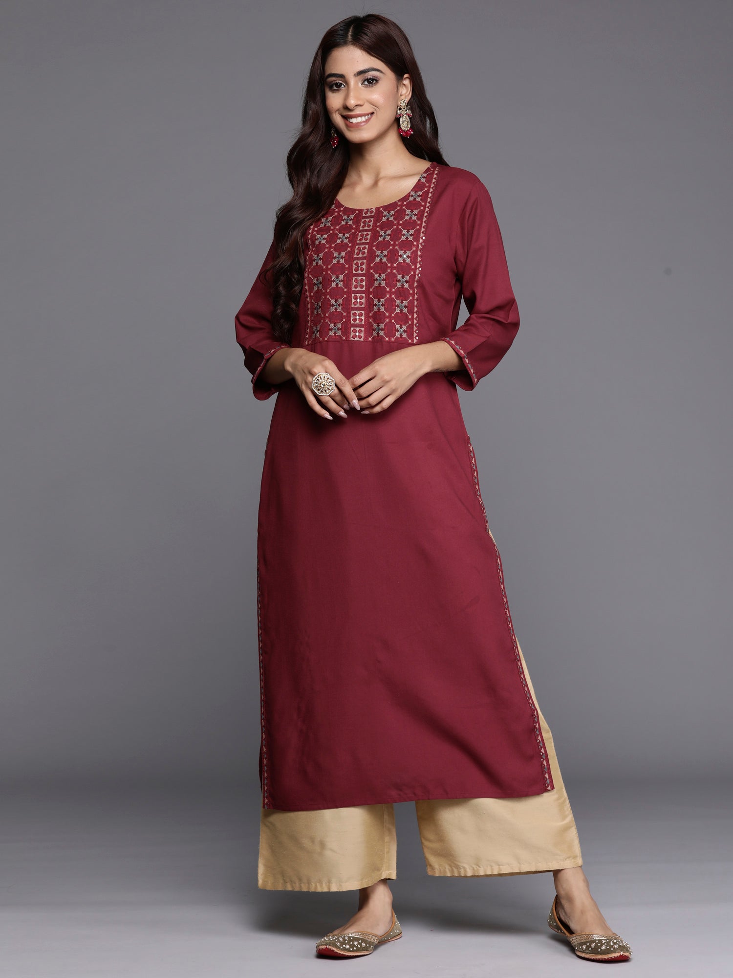 Women's Maroon Viscose Rayon Kurta - Taantav