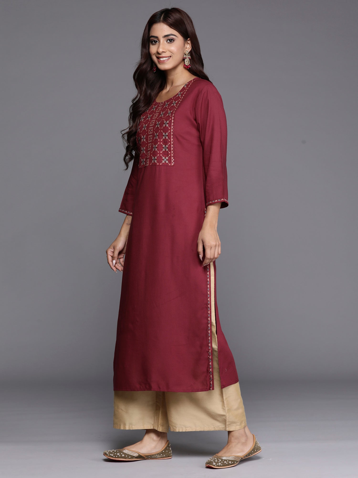 Women's Maroon Viscose Rayon Kurta - Taantav