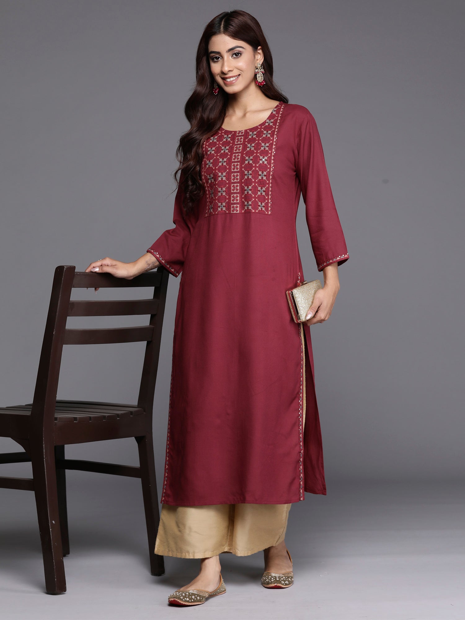 Women's Maroon Viscose Rayon Kurta - Taantav