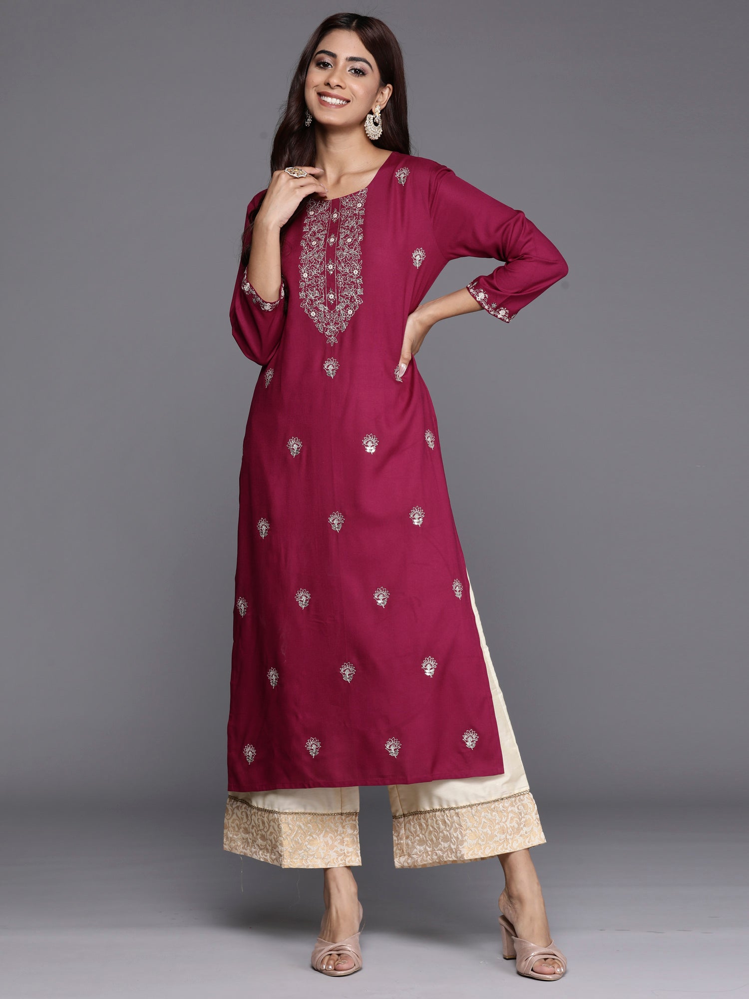 Women's Burgundy Viscose Rayon Kurta - Taantav